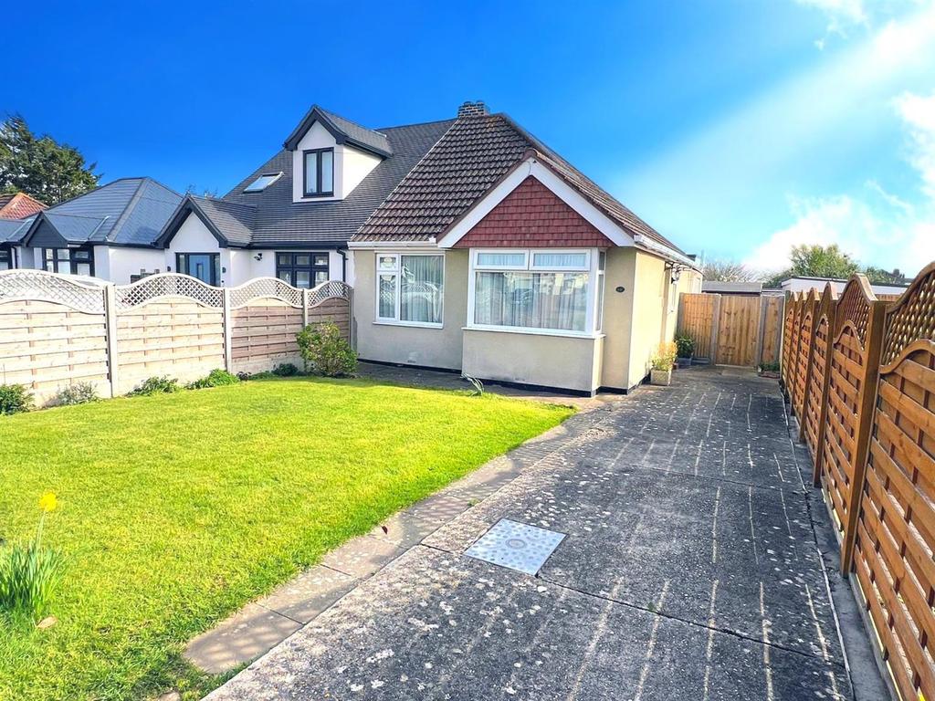 The Crossway, Portchester 2 bed semidetached bungalow £325,000