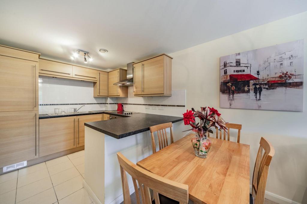 Kitchen dining area.jpg