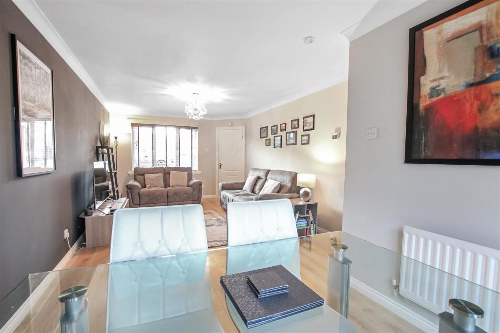 Falmouth Drive, Darlington 4 bed detached house £260,000