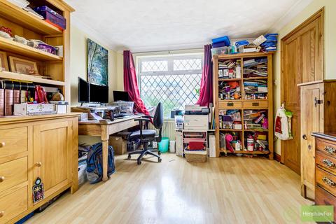 24 Brownhill Road, North Baddesley, Southampton, SO52 9EZ