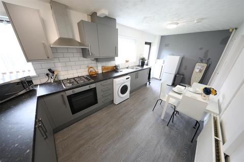 2 bedroom end of terrace house for sale - Bradford Avenue, Hull
