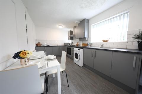 2 bedroom end of terrace house for sale - Bradford Avenue, Hull