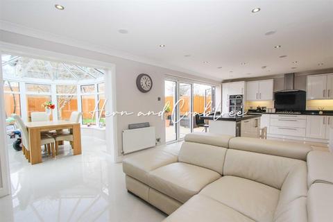4 bedroom detached house for sale - Willowherb Close, St. Mellons, Cardiff