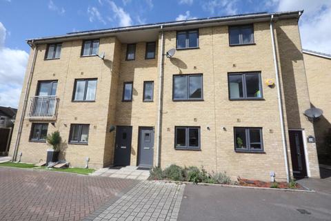 4 bedroom townhouse to rent - Draper Close, West Thurrock