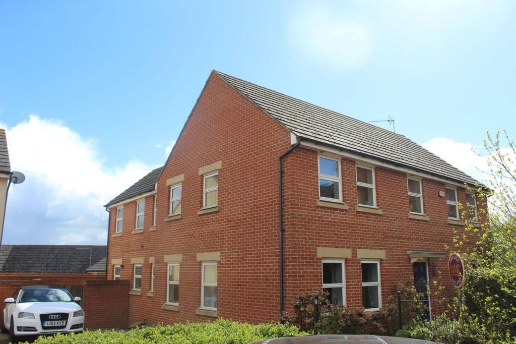 Packwood Close, Middlemore, Daventry NN11 8AJ 4 bed detached house £