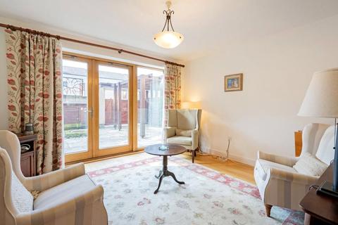 3 bedroom terraced house for sale - Cliveden Gages, Taplow, Maidenhead, Berkshire, SL6