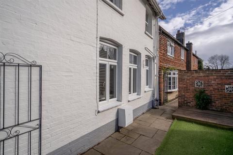 3 bedroom end of terrace house for sale - The Street, Charlwood, Horley, Surrey, RH6