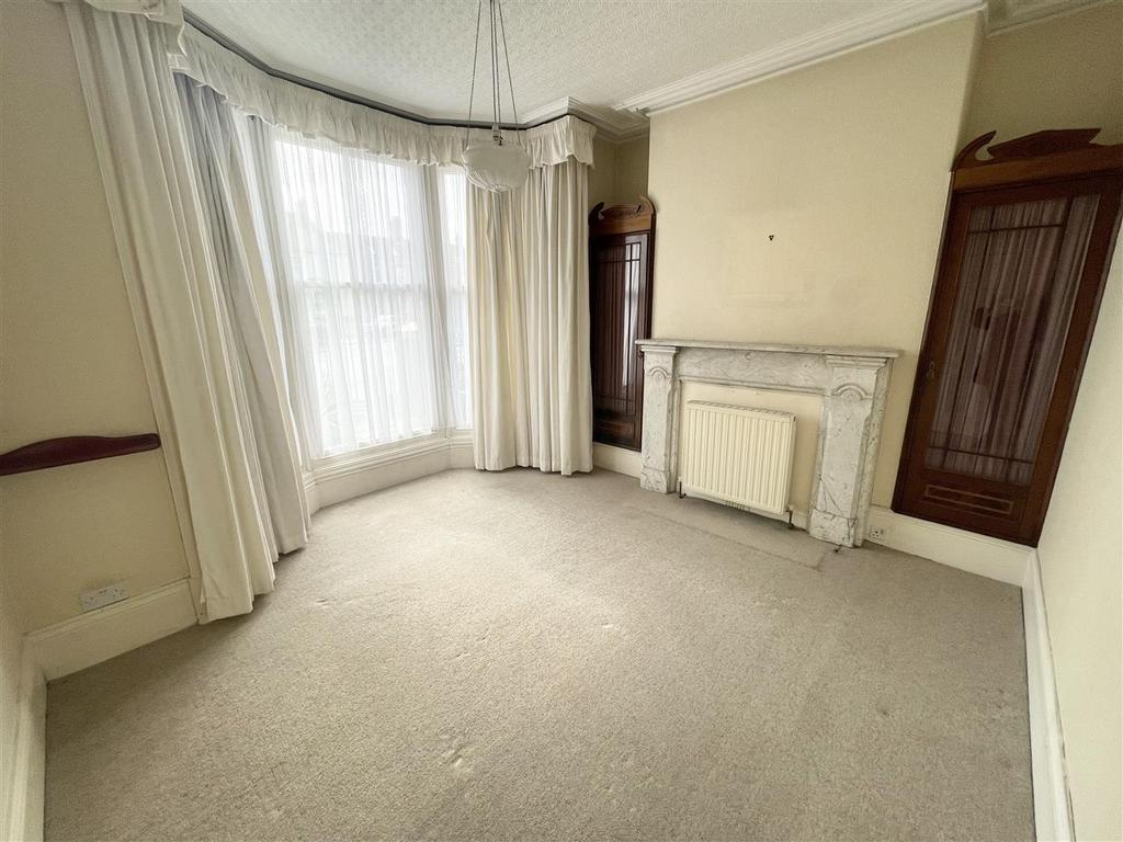 DINING ROOM (front)