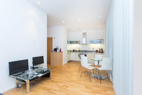 Studio to rent, Millharbour, London, E14