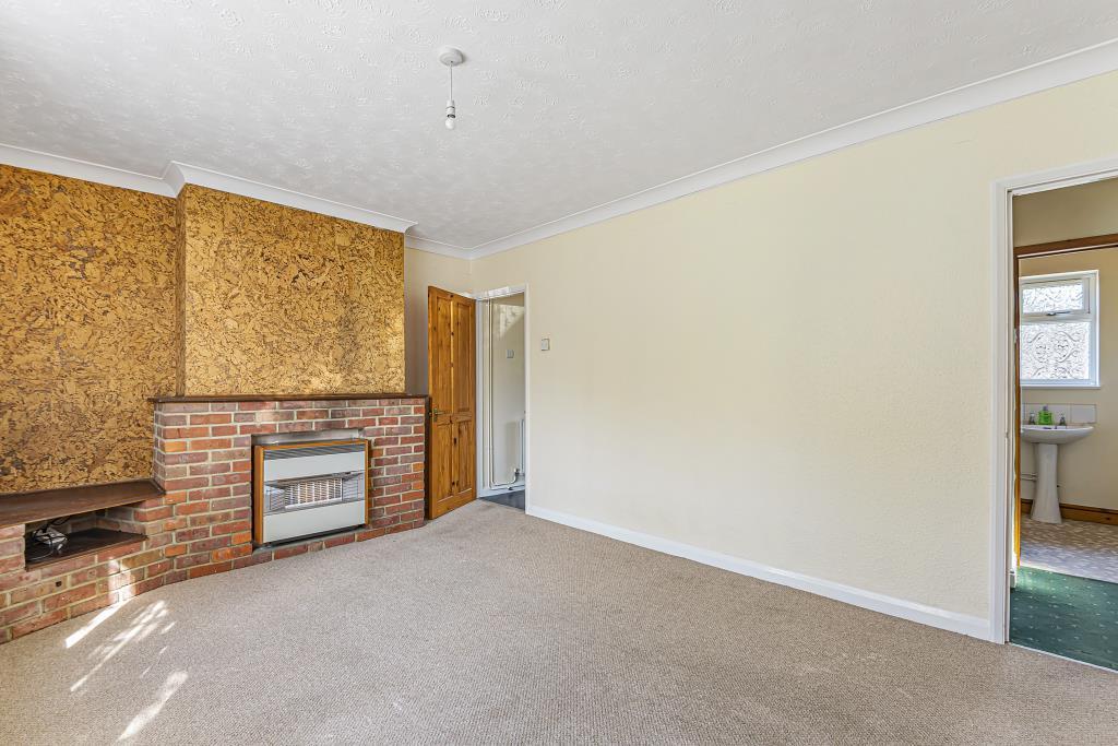 Penn Road, Aylesbury, HP21 2 bed end of terrace house £1,050 pcm (£