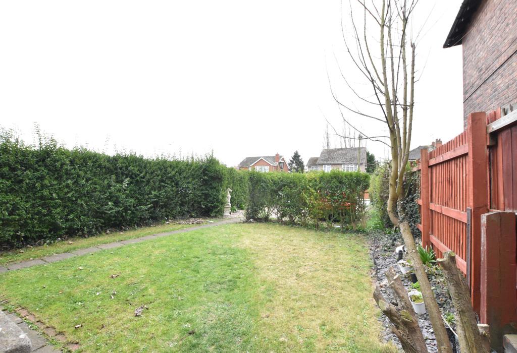 Cliff Gardens, Scunthorpe, Lincolnshire 5 bed semidetached house £