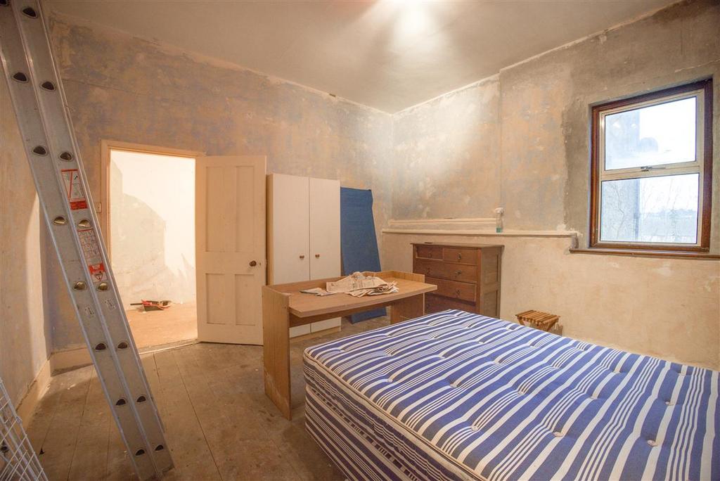 Bedroom 1 (2)
