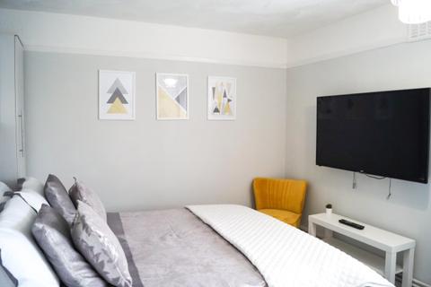 4 bedroom flat to rent - Temeraire Manor