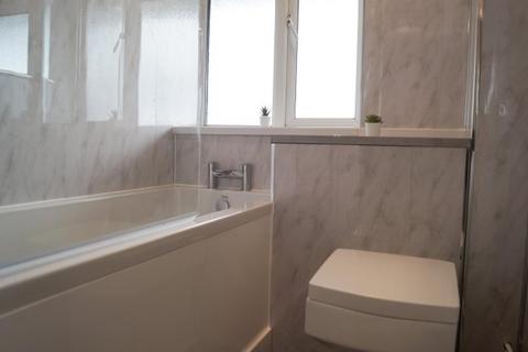 4 bedroom flat to rent, Temeraire Manor