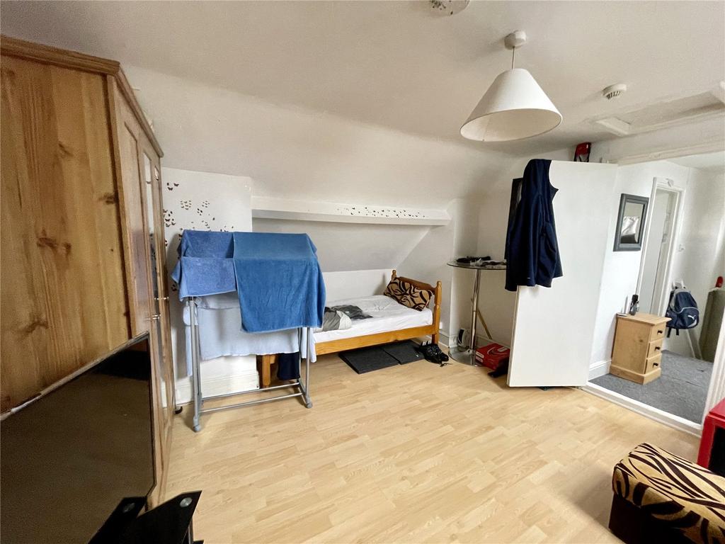 Bedroom 6/Lounge
