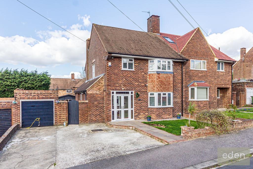 Hever Croft, London, SE9 3 bed semidetached house £600,000