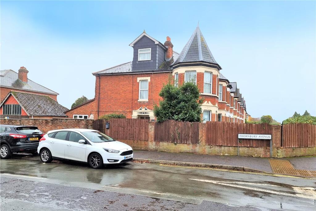 Thornbury Avenue, Southampton, SO15 6 bed semidetached house £2,750