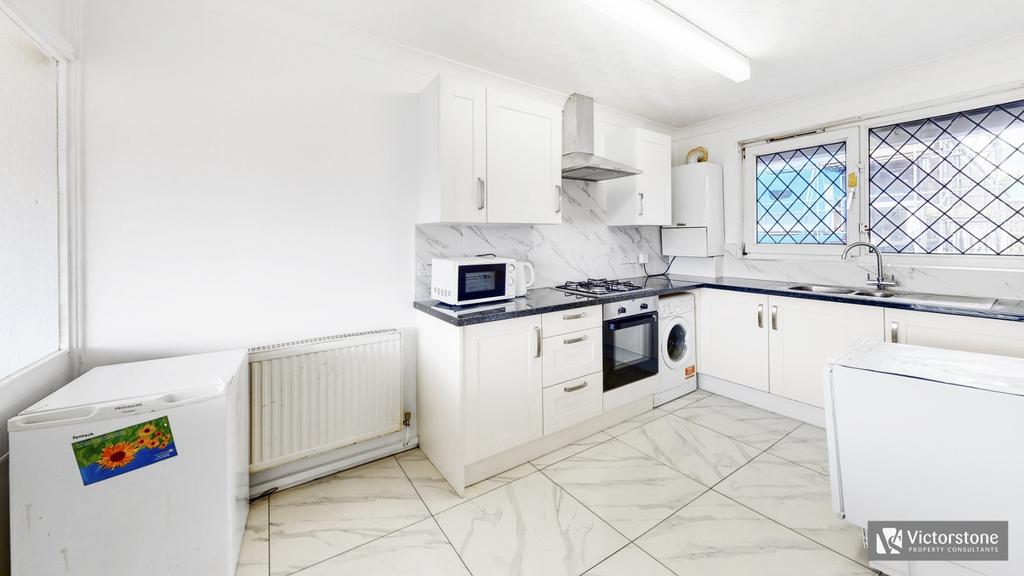 Gosford House, Tredegar Road, Mile End, London, E3 2 bed apartment £