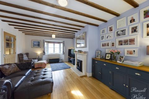 10 Back Street, Gawcott, Buckingham, MK18 4HN