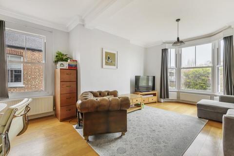 48a Chatsworth Gardens, London, W3 9LW