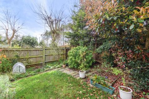48a Chatsworth Gardens, London, W3 9LW