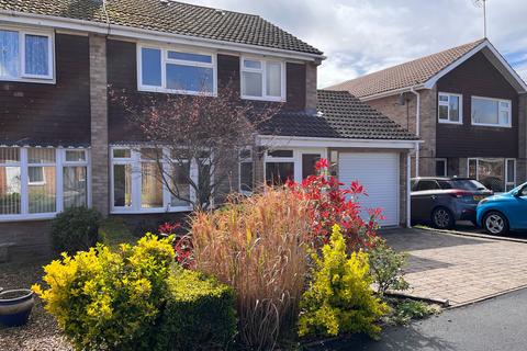 18 Chantry Crescent, Alcester, B49 5BT