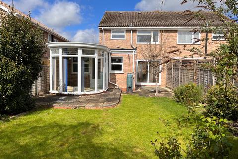 18 Chantry Crescent, Alcester, B49 5BT