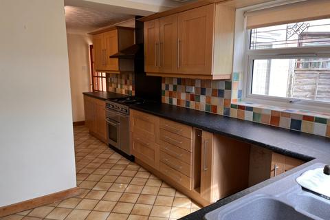 18 Chantry Crescent, Alcester, B49 5BT