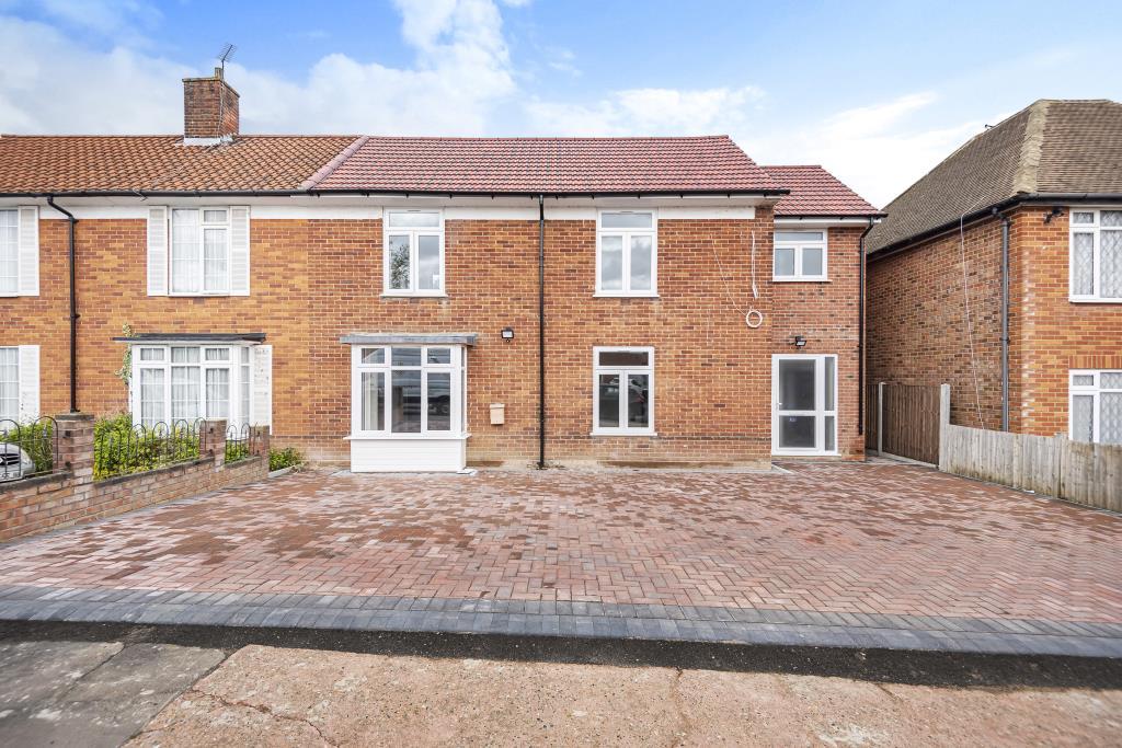 Pangbourne Drive, Stanmore, HA7 3 bed apartment £2,500 pcm (£577 pw)