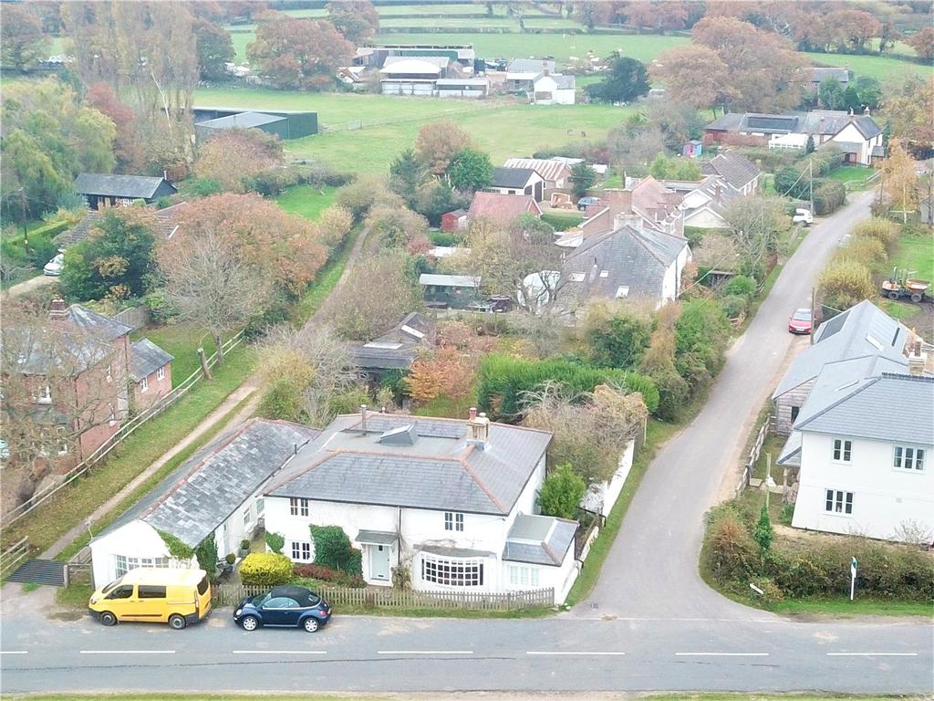 Lymington Road, East End, Lymington, SO41 4 bed detached house £1,300,000