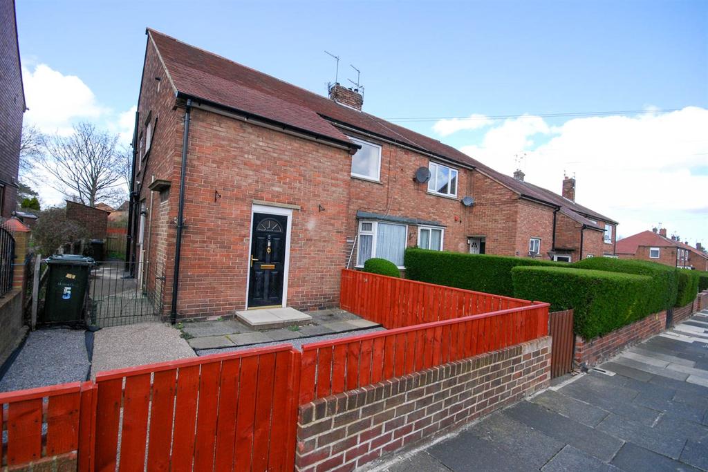 Felton Avenue, Gosforth 2 bed flat £600 pcm (£138 pw)