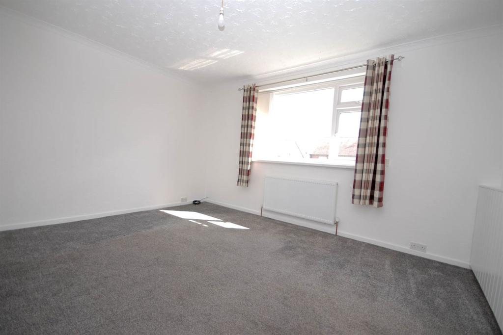 Felton Avenue, Gosforth 2 bed flat £600 pcm (£138 pw)