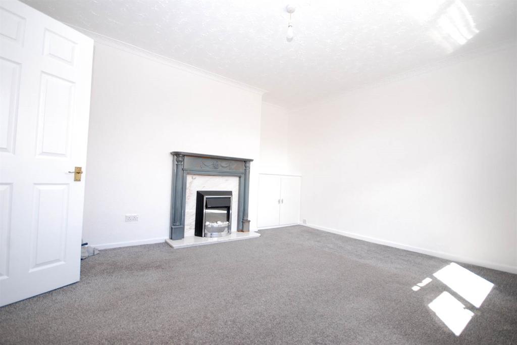 Felton Avenue, Gosforth 2 bed flat £600 pcm (£138 pw)