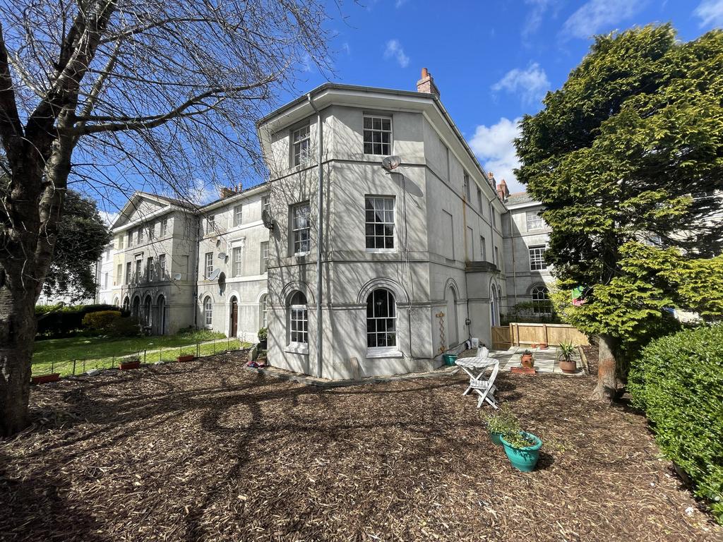 Wyndham Square, Plymouth, PL1 2 bed apartment £110,000