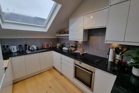 2 bedroom maisonette to rent, Wavertree Court, The Broadway, Mill Hill, NW7