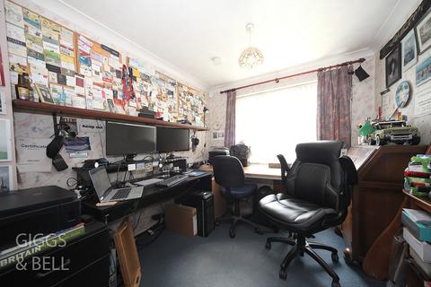 1 Beckbury Close, Luton, LU2 8UB