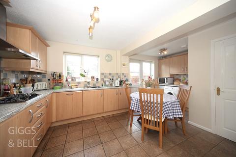 1 Beckbury Close, Luton, LU2 8UB