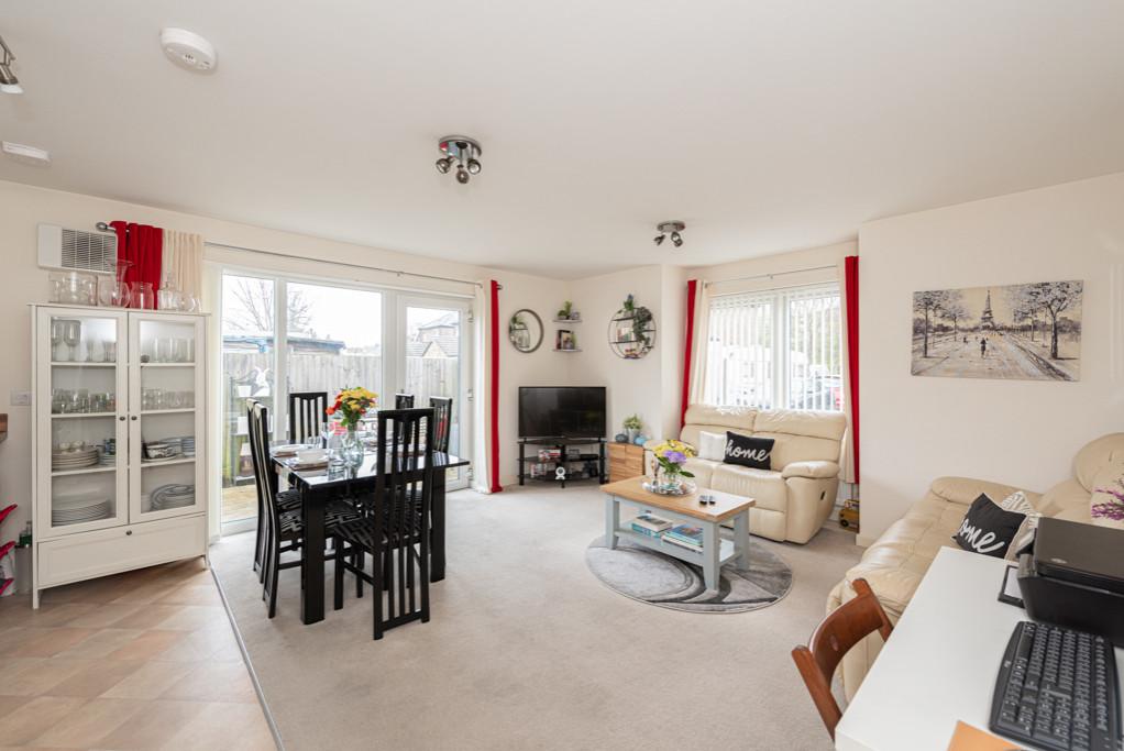 Leatherhead 1 bed flat £240,000