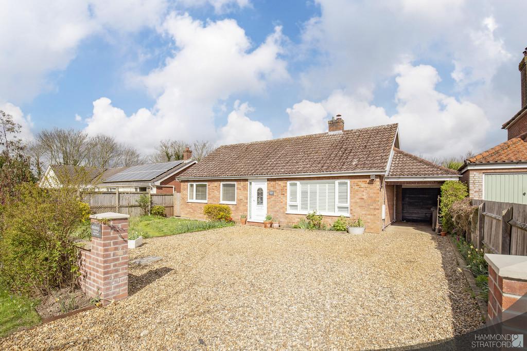Browick Road, Wymondham 3 bed detached bungalow £375,000