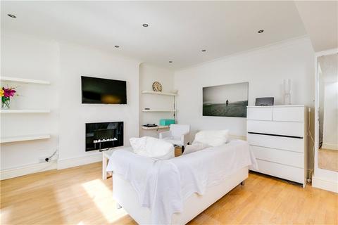 Studio to rent, Leinster Square, London, W2