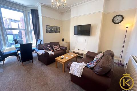 3 bedroom flat to rent, Waverley Road, Southsea