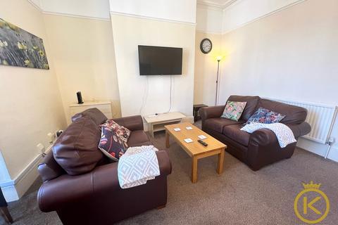 3 bedroom flat to rent, Waverley Road, Southsea