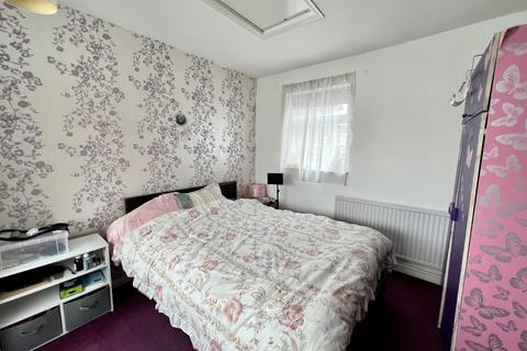 24 Apsledene, Gravesend, DA12 5ED