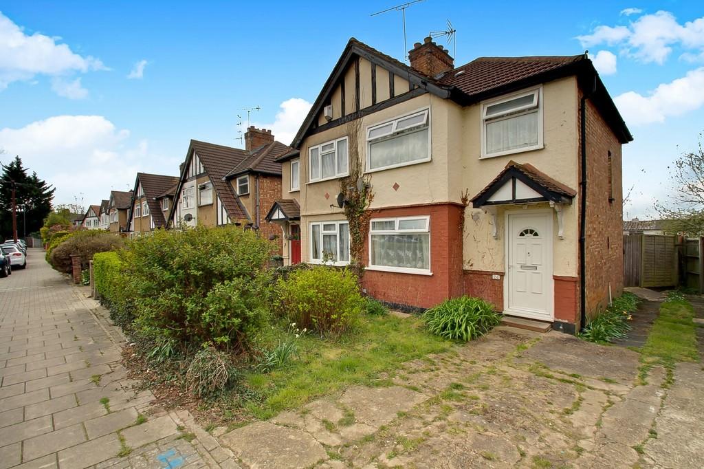 Belsize Road, Harrow Weald 3 bed semidetached house £500,000
