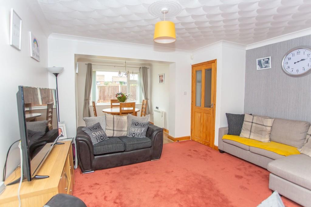 Spruce Avenue, Ormesby, Great Yarmouth 3 bed semidetached house £220,000
