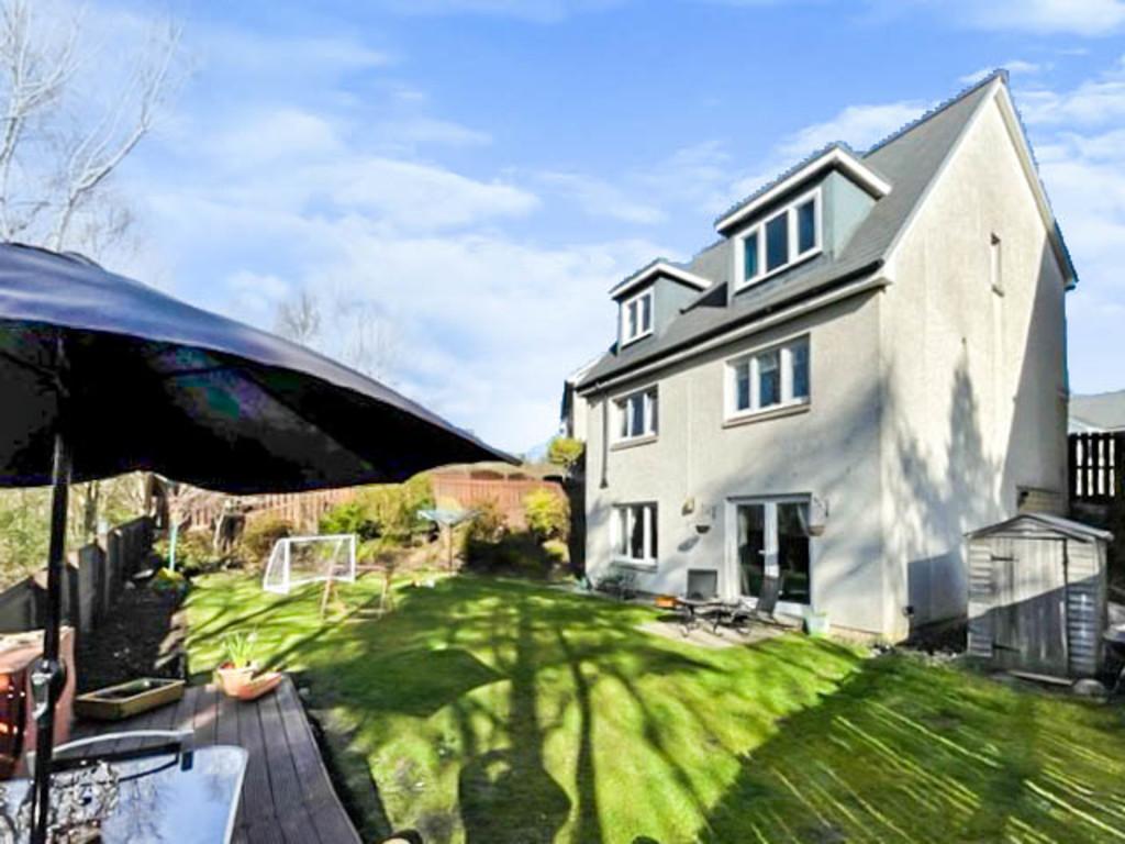 Loch Katrine Gardens, Glenrothes 5 bed detached house £240,000