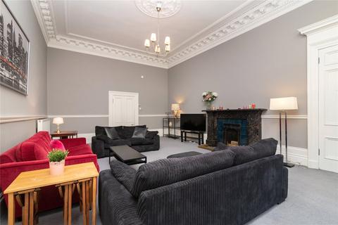 3 bedroom apartment to rent, Queens Gardens, Glasgow