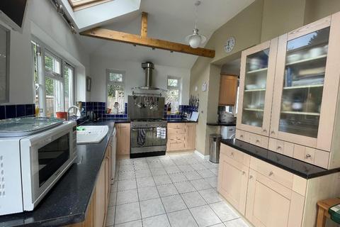 10 Eglise Road, Warlingham, CR6 9SE