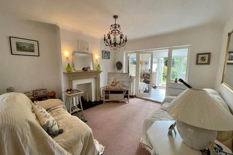 10 Eglise Road, Warlingham, CR6 9SE