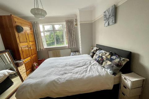 10 Eglise Road, Warlingham, CR6 9SE